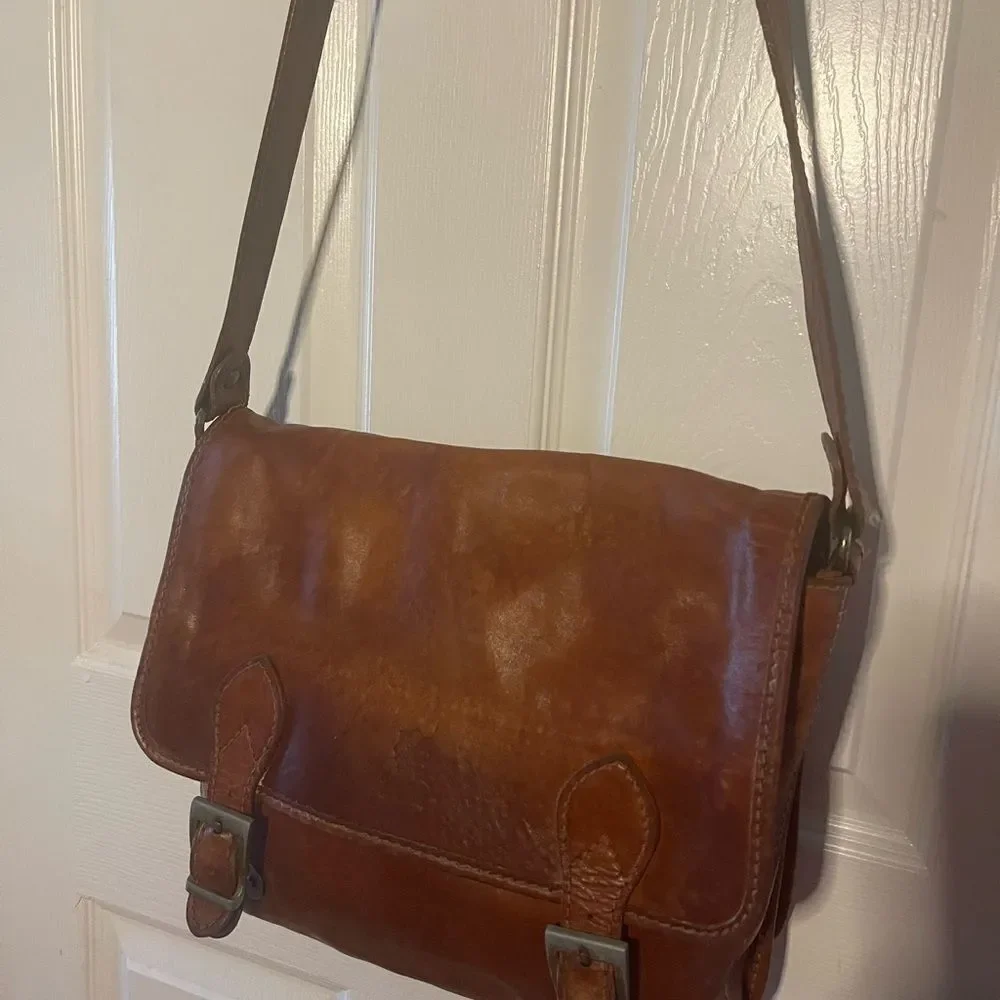 Vera pelle made in Italy leather faded brown messenger Bag with rustic hardware